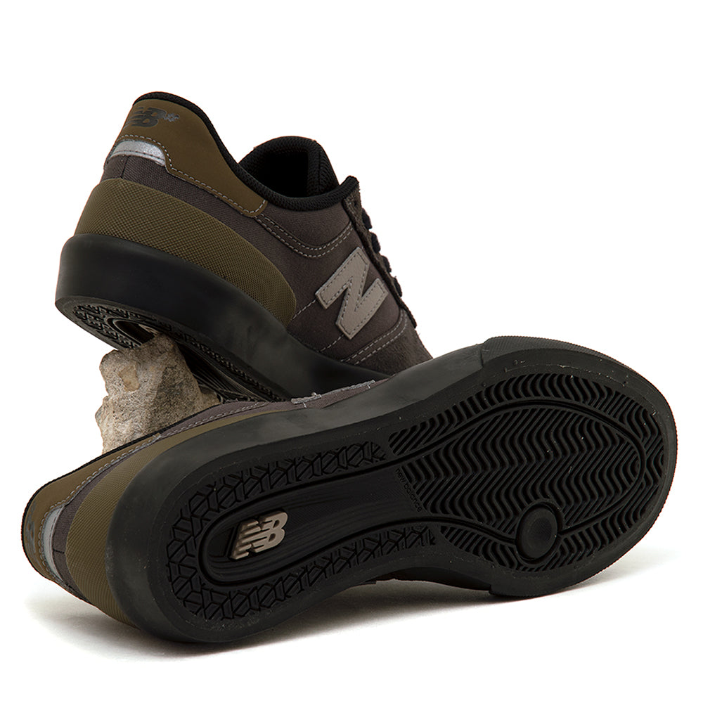 NM272 (Black Cement / Dockside)