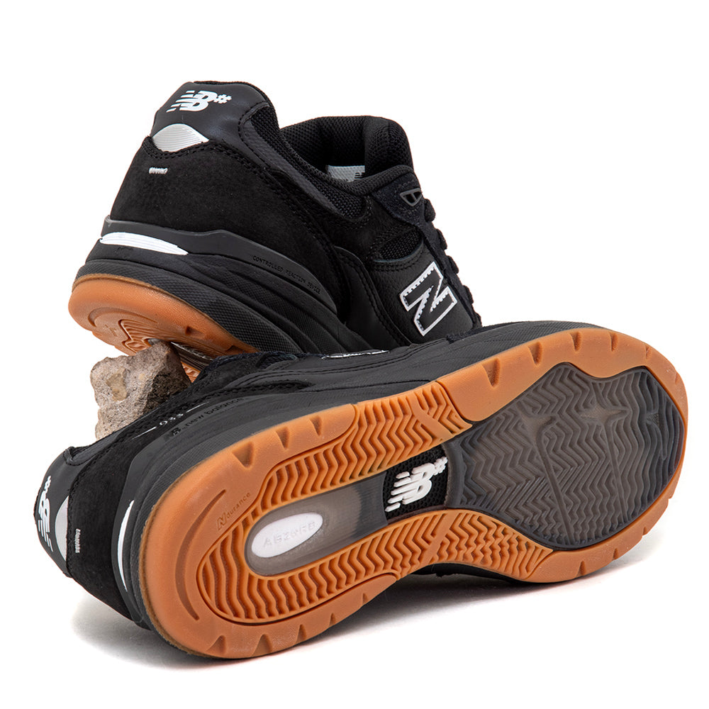 NM933 Andrew Reynolds (Black / Black)