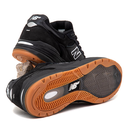 NM933 Andrew Reynolds (Black / Black)