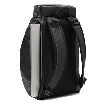 Hugger Backpack 25L (Black Out)